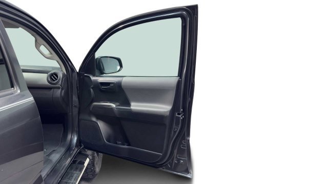 Used 2020 Toyota Tacoma SR5 RWD image 10