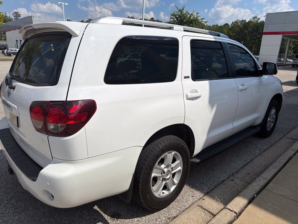 Used 2018 Toyota Sequoia SR5 w/ Premium Package RWD image 3