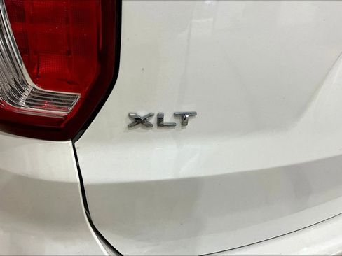 Used 2017 Ford Explorer XLT image 8