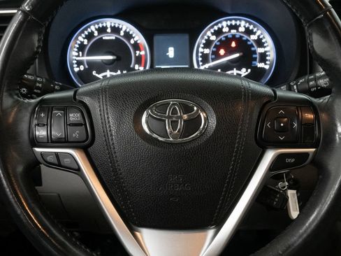 Used 2015 Toyota Highlander Plus AWD/4WD image 16