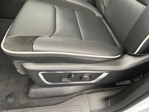 New 2026 RAM 1500 Laramie AWD/4WD image 16