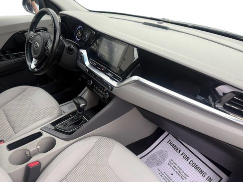 Used 2020 Kia Niro LXS image 7