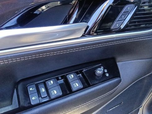 Used 2023 Jeep Wagoneer 2WD image 12