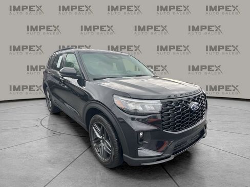 Used 2025 Ford Explorer ST-Line w/ ST-Line Street Pack image 7