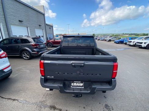 Used 2025 Toyota Tacoma SR5 AWD/4WD image 10