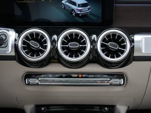 Used 2022 Mercedes-Benz GLB 250 4MATIC image 46