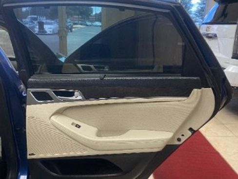 Used 2015 Hyundai Genesis 5.0 RWD image 9