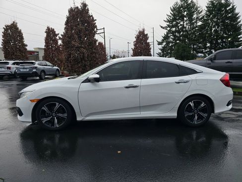 Used 2018 Honda Civic Touring image 21