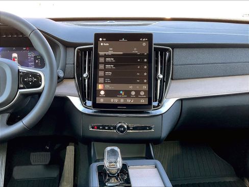 New 2026 Volvo XC90 T8 Plus w/ Protection Package Premier image 9