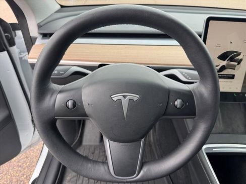 Used 2023 Tesla Model Y Long Range image 17