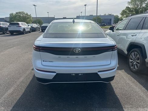 Used 2025 Toyota Crown XLE image 4