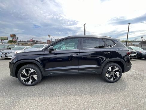 New 2025 Volkswagen Taos SE image 4