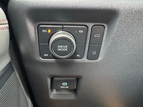 New 2025 Ford Expedition Active image 38