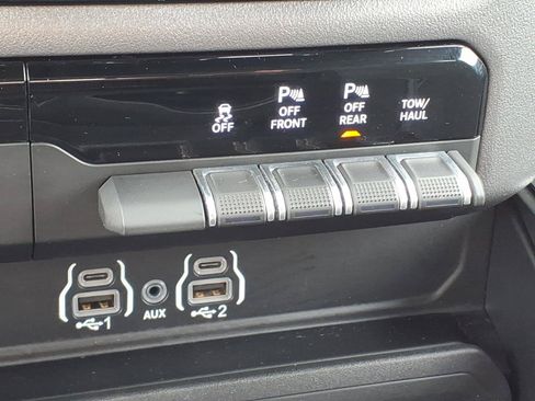 Used 2025 RAM 1500 Big Horn AWD/4WD image 18