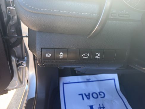 Used 2023 Toyota Camry SE FWD image 11