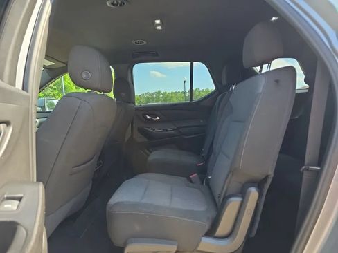 Used 2023 Chevrolet Traverse LT FWD image 39