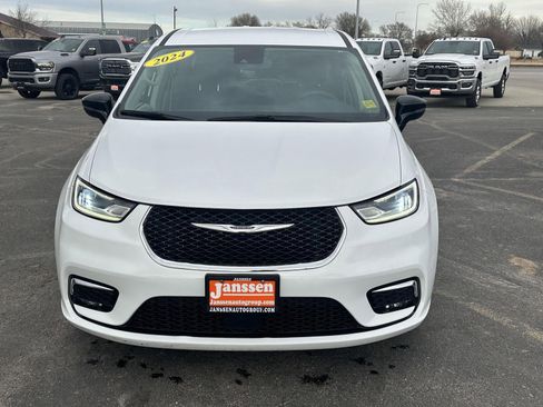 Used 2024 Chrysler Pacifica Select image 7