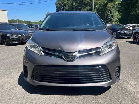 Used 2019 Toyota Sienna LE FWD image 3