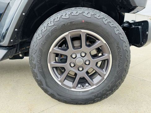Used 2022 Jeep Gladiator Overland w/ Popular Equipment Package AWD/4WD image 35