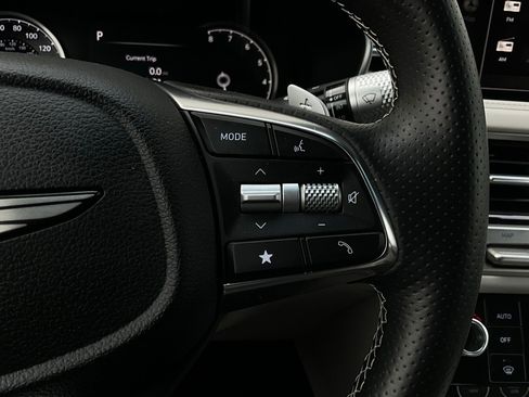 Used 2025 Genesis G70 2.5T image 37