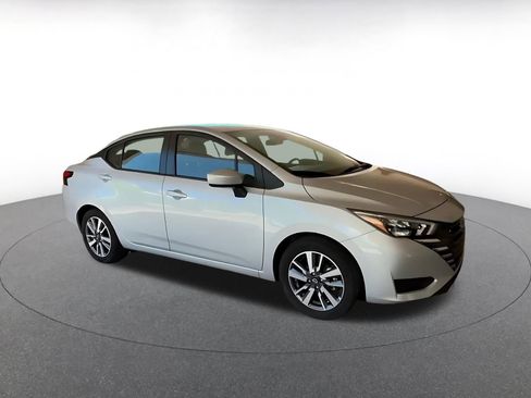 Used 2025 Nissan Versa SV FWD image 2