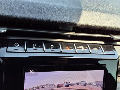 Used 2025 Jeep Grand Cherokee Altitude AWD/4WD image 8