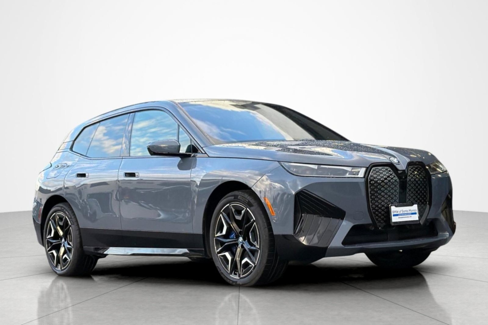 Used 2024 BMW iX xDrive50 w/ Sport Package AWD/4WD image 7
