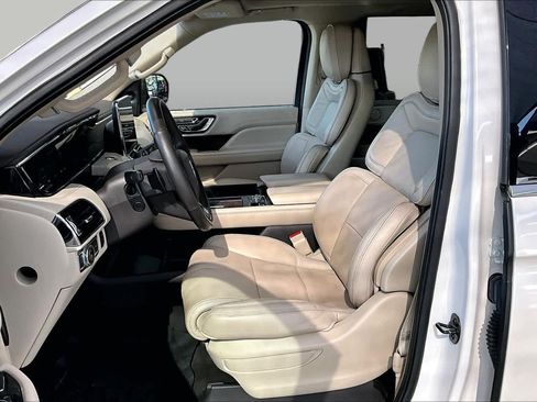 Used 2018 Lincoln Navigator Reserve w/ Technology Package AWD/4WD image 8