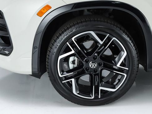 New 2026 Volkswagen Tiguan SEL R-Line AWD/4WD image 44