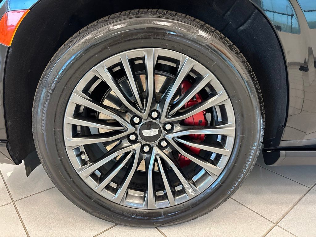 Used 2024 Cadillac Escalade ESV V AWD/4WD image 12