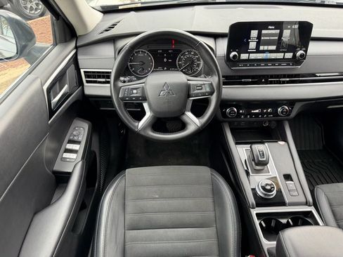 Used 2024 Mitsubishi Outlander SE image 11