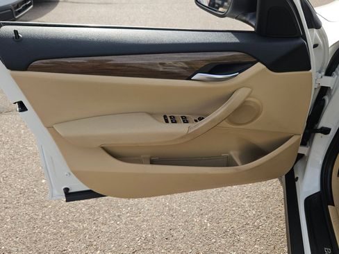 Used 2015 BMW X1 xDrive28i image 11