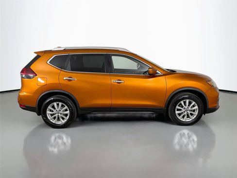 Used 2018 Nissan Rogue SV image 17
