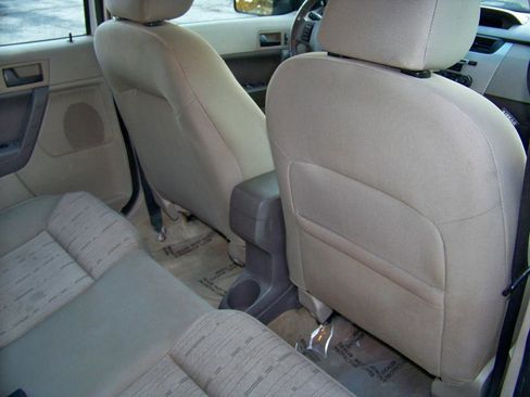 Used 2010 Ford Focus SE FWD image 38