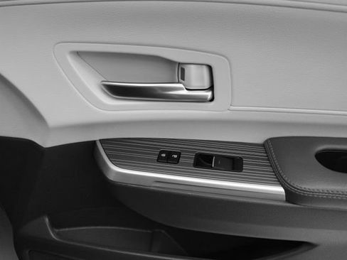 Used 2024 Toyota Sienna XSE image 58