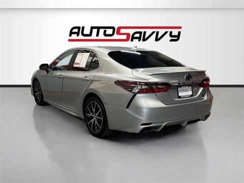 Used 2023 Toyota Camry SE image 5