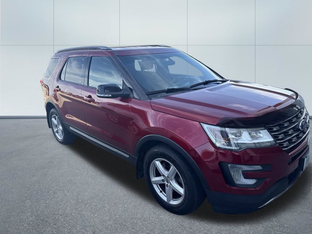 Used 2016 Ford Explorer XLT w/ Equipment Group 201A AWD/4WD image 2