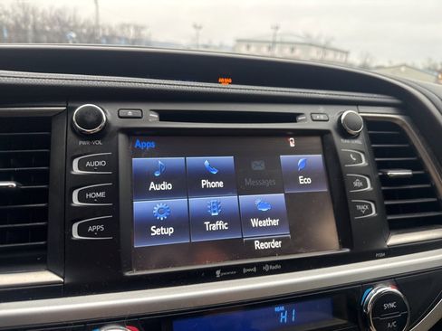 Used 2016 Toyota Highlander LE image 25