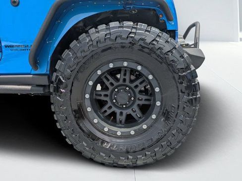 Used 2015 Jeep Wrangler Unlimited Rubicon w/ Connectivity Group AWD/4WD image 10