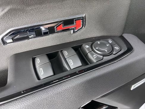 Used 2025 GMC Sierra 1500 AT4 w/ AT4 Premium Package image 24