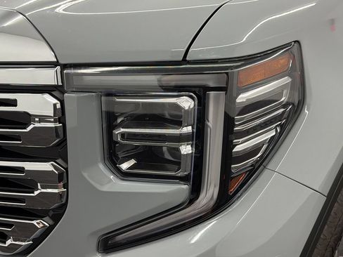 Used 2025 GMC Sierra 1500 Denali w/ Technology Package AWD/4WD image 11