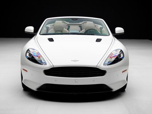 Used 2016 Aston Martin DB9 GT image 8