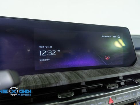 Used 2025 Kia Telluride SX w/ SX Captain's Chair Package AWD/4WD image 17