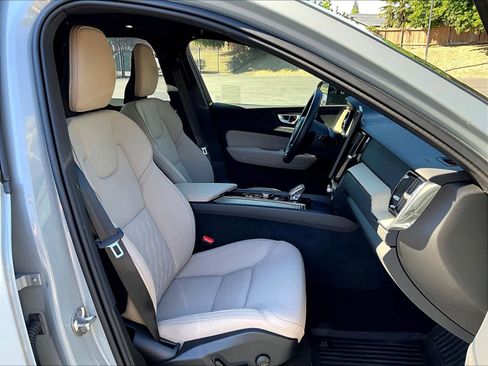 Used 2026 Volvo XC60 B5 Plus w/ Climate Package image 9