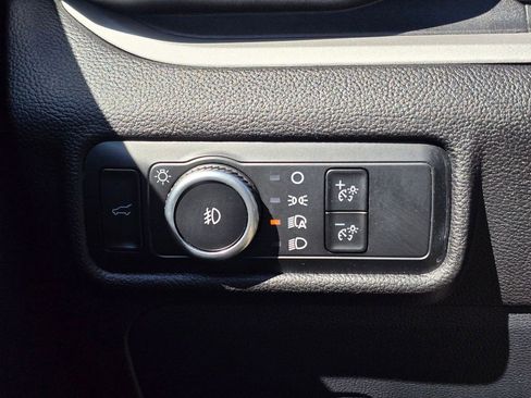 Used 2023 Ford Explorer XLT AWD/4WD image 36
