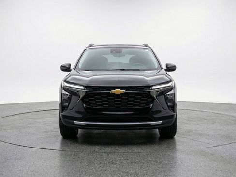 Used 2025 Chevrolet Trax LT image 2