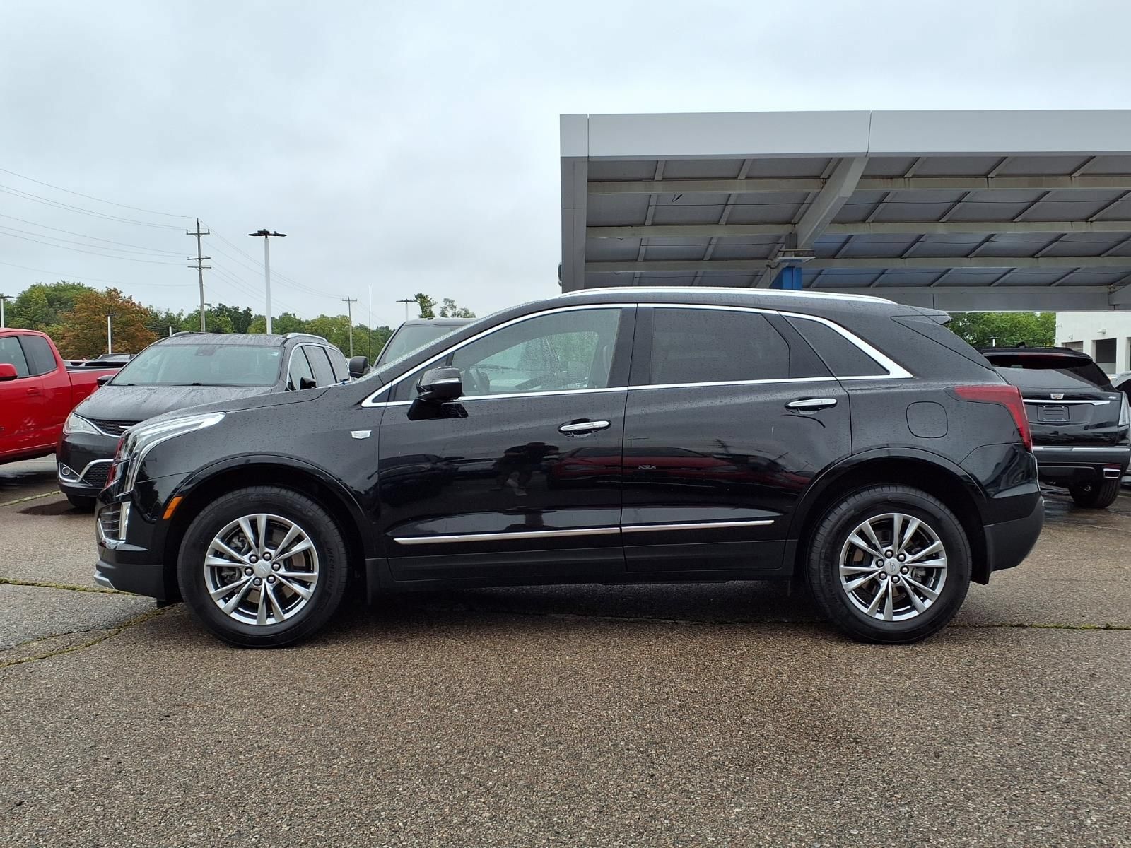 Used 2023 Cadillac XT5 Premium Luxury w/ LPO, Floor Liner Package AWD/4WD image 7