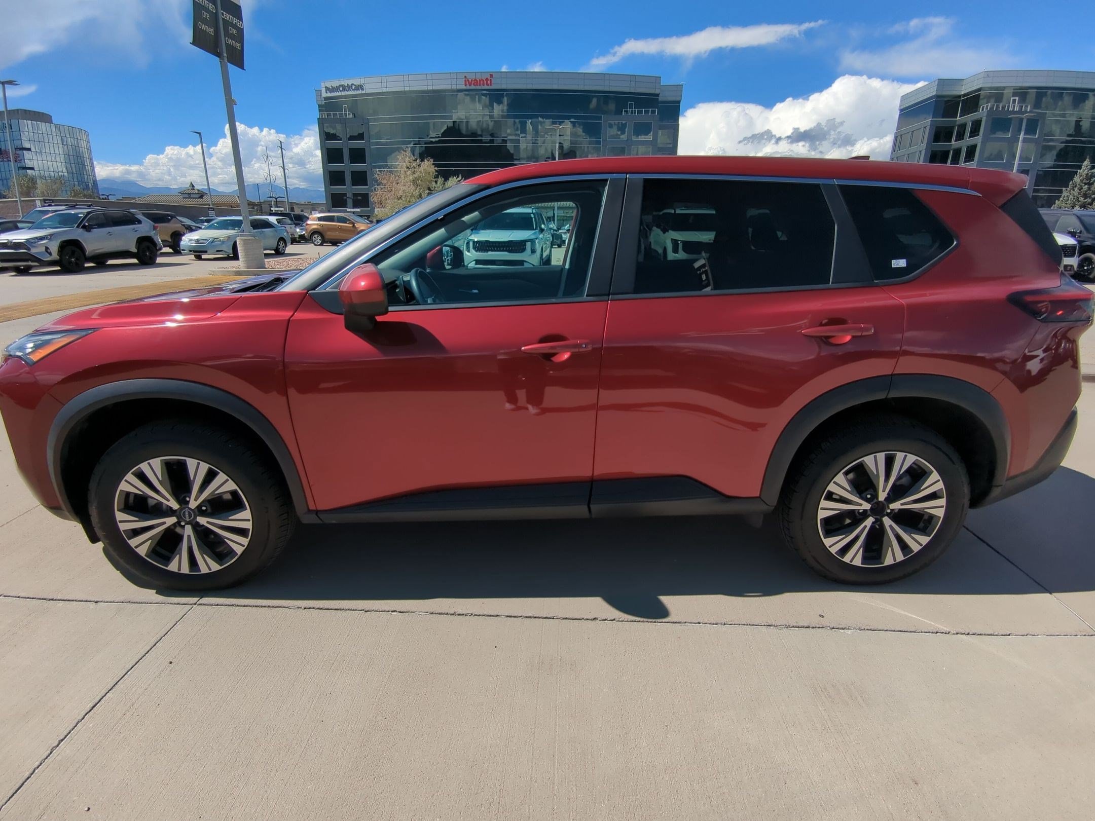 Used 2023 Nissan Rogue SV AWD/4WD image 3