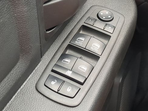 Used 2022 RAM 5500 Tradesman w/ Chrome Appearance Group RWD image 19