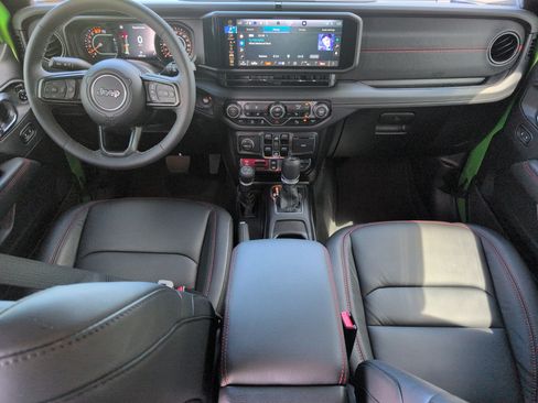 Used 2025 Jeep Wrangler Unlimited Rubicon AWD/4WD image 29